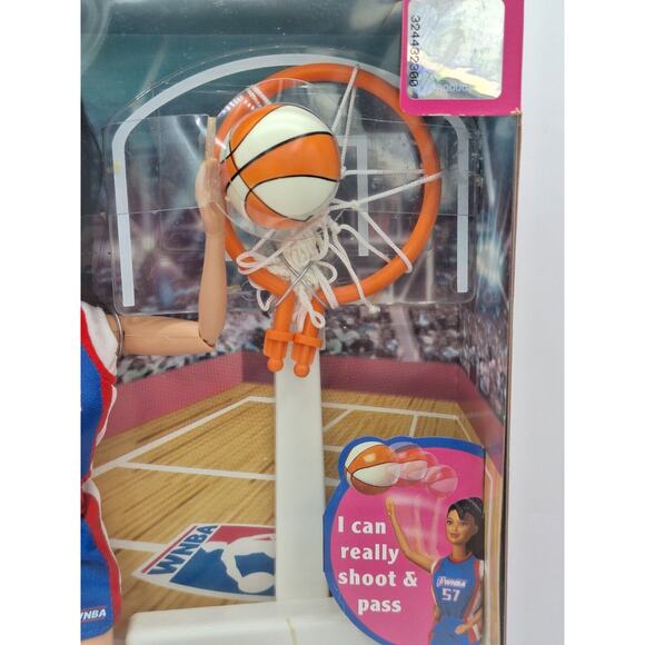 41)VINTAGE WNBA's KIRA DOLL FROM THE FRIEND OF BARBIE COLLECTION. - Picture 3 of 10